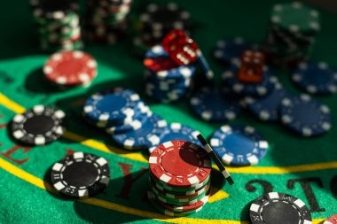 cuan bumi22 app showing live casino tables and sportsbook betting options